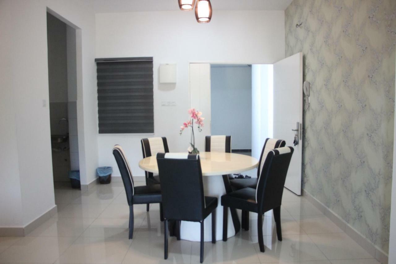 1000m² 3 slaapkamer, 2 privé badkamer Appartement in Batu Burok Kuala Terengganu Buitenkant foto